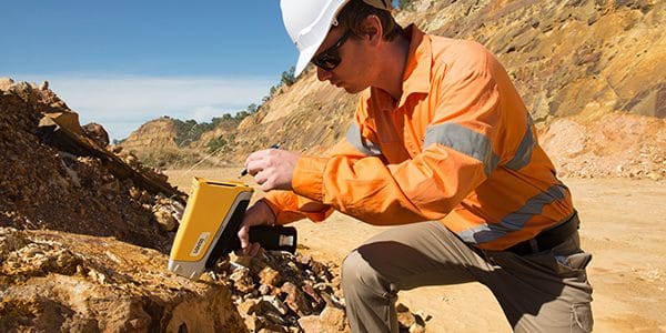 Thiết bị XRF Vanta sử dụng trong ngành mỏ và khai khoáng